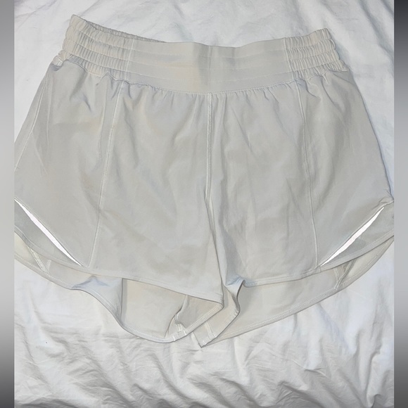 Lululemon size 8 hoty hot Highrise 4’ inseam new without tags - Picture 5 of 5